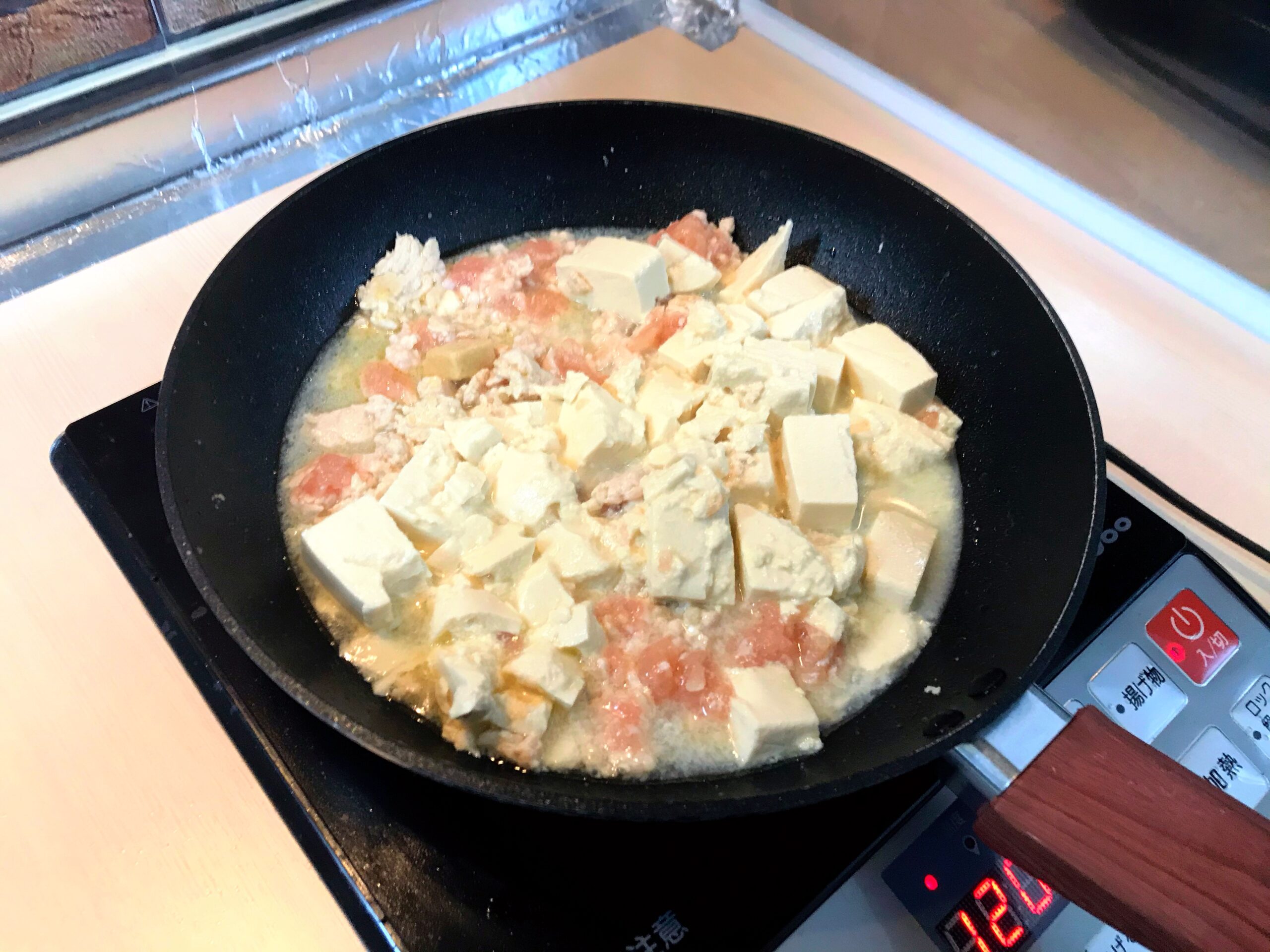 鍋キューブが隠し味の白マーボー豆腐