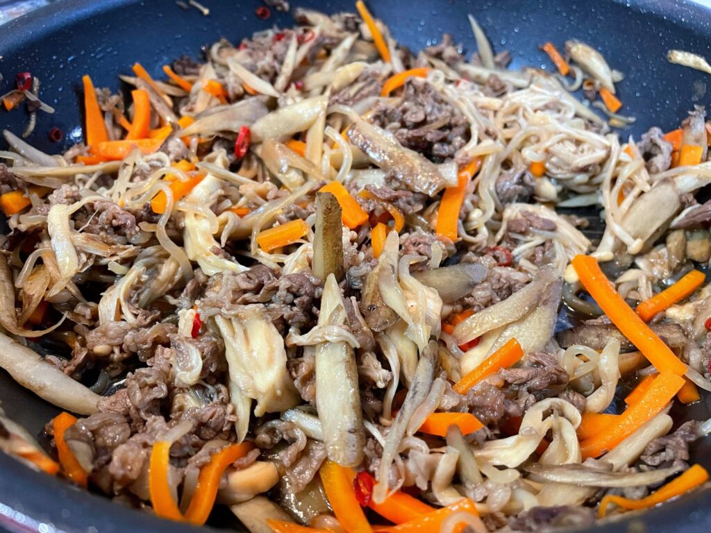 牛肉とごぼうとキノコの極・きんぴら