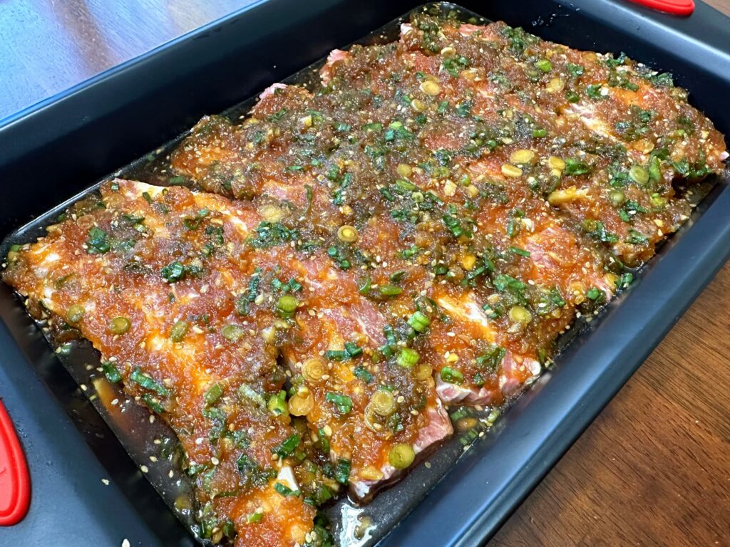 特製タレに漬け込んだLAカルビ