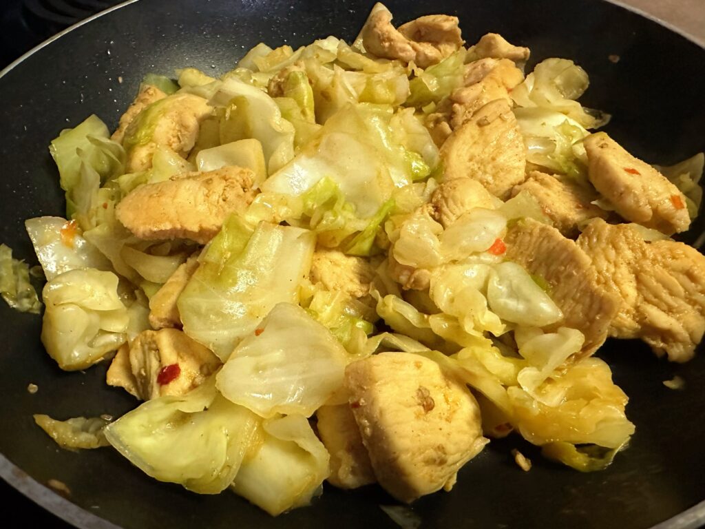 鶏むね肉とキャベツのピリ辛炒め