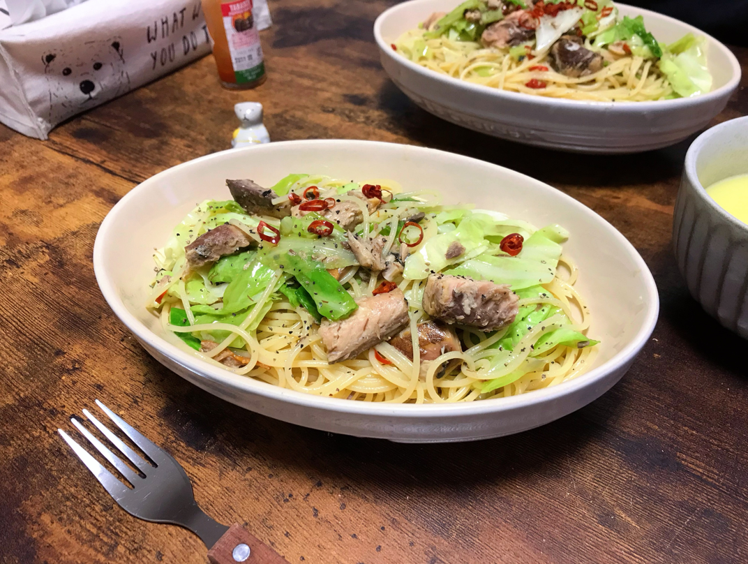 鯖缶とキャベツのペペロンチーノ