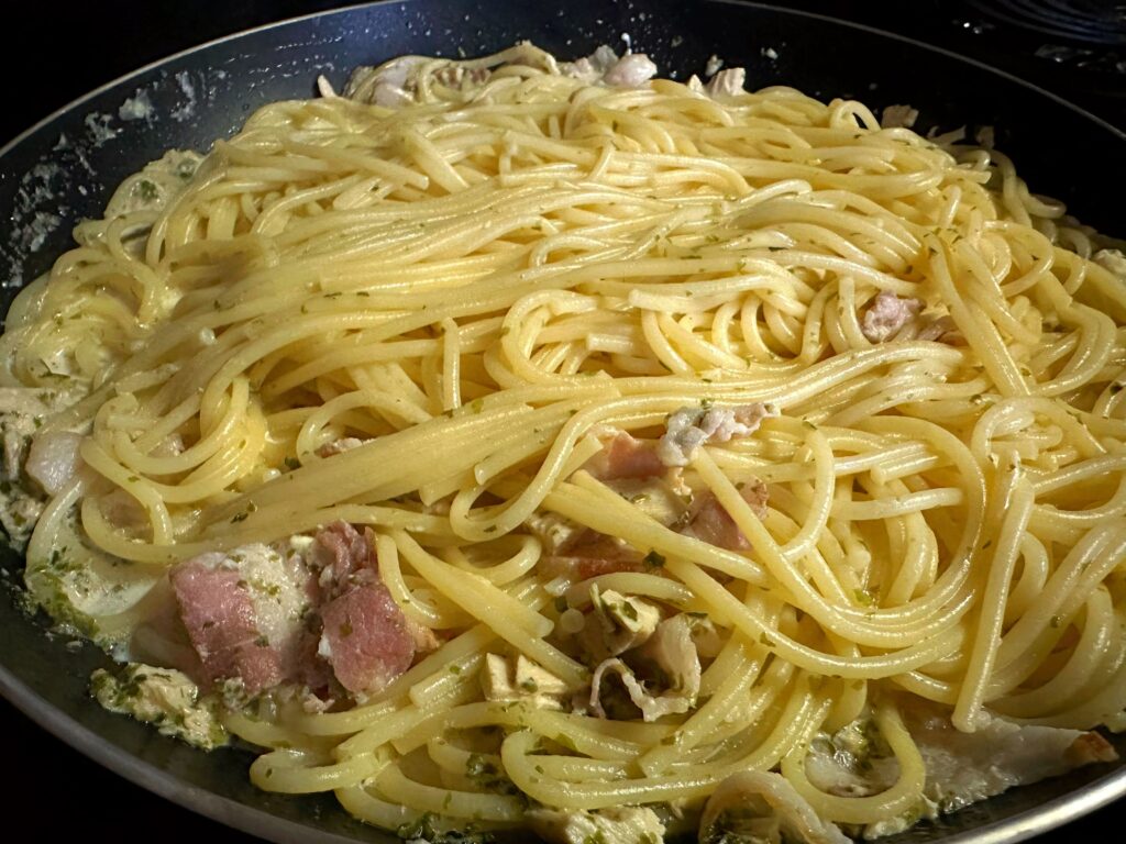 青のりとツナベーコンの和風クリームパスタ