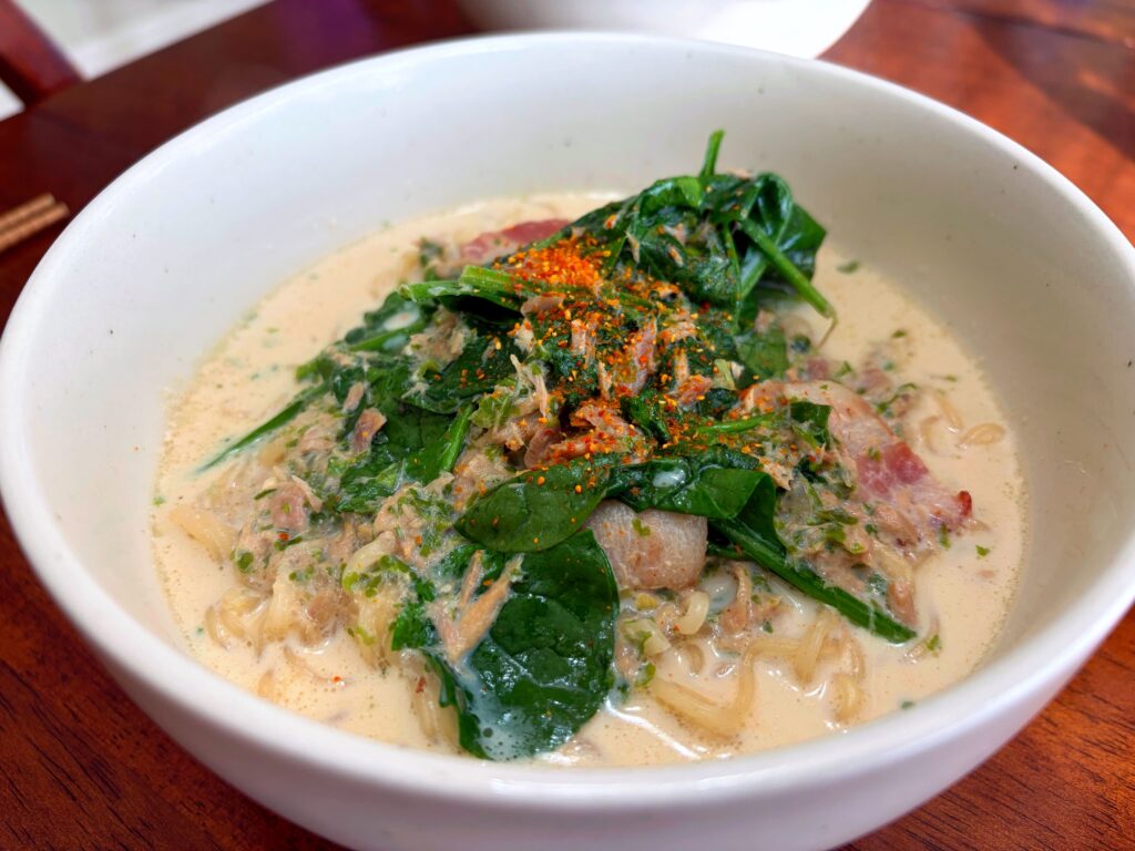ほうれん草とツナベーコンのミルク味噌ラーメン