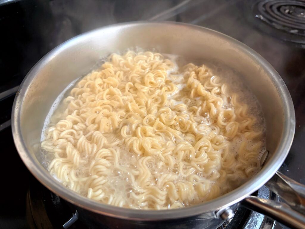 ほうれん草とツナベーコンのミルク味噌ラーメン