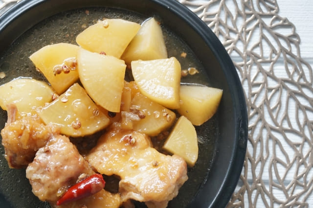 じっくり煮なくても美味しく仕上がる大根と豚バラ肉の韓国風煮物