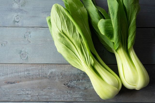 新鮮なチンゲン菜の食材写真