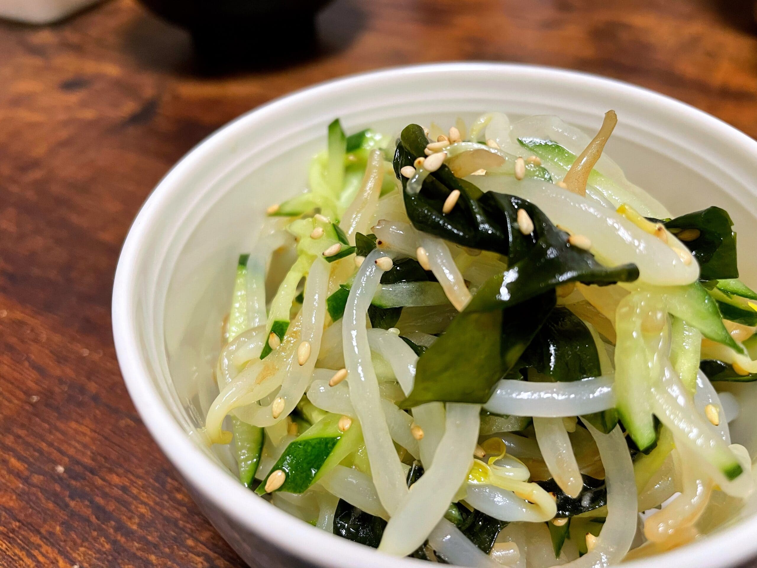 きゅうりとわかめを使った節約でヘルシーなもやしナムルの完成写真