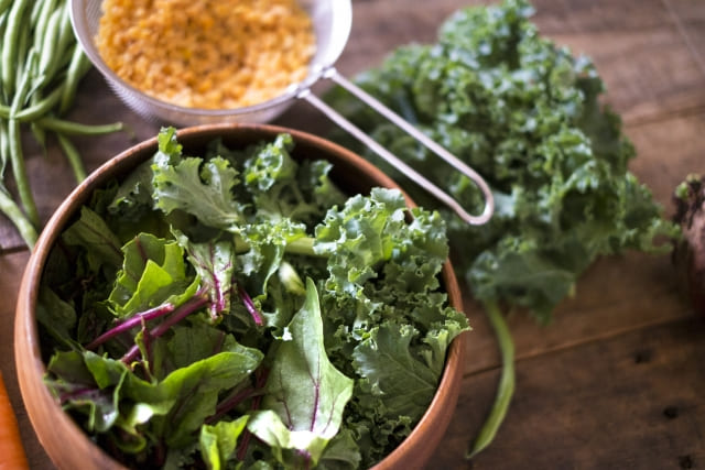 苦味を抑えるために下処理した生ケール