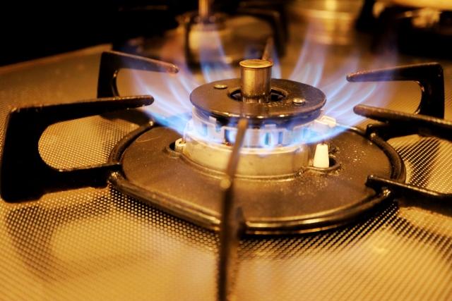 ガスコンロの強火の炎