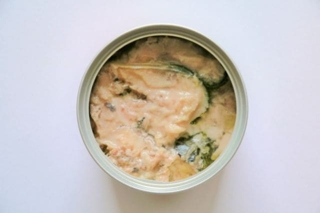 鯖缶とトマトの冷製レモンパスタに使う鯖缶の写真