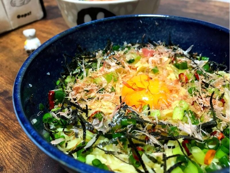 油そば風そうめん｜卵黄と薬味の簡単やみつきレシピ