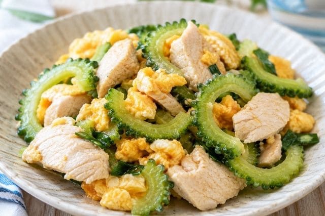 鶏むね肉とふんわり玉子を合わせたゴーヤチャンプルー